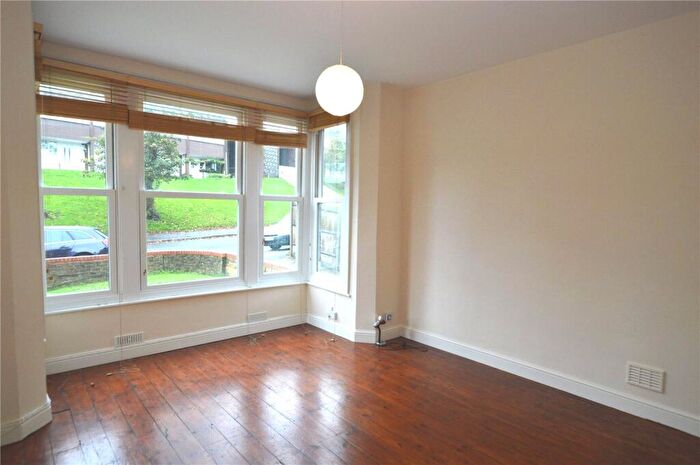 2 Bedroom Apartment To Rent In Sylvan Road, London, SE19