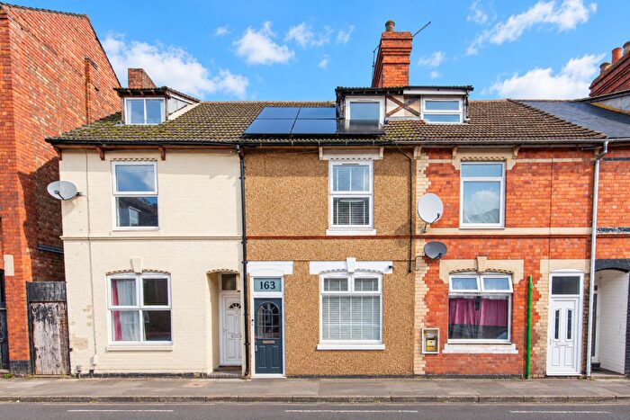 3 Bedroom Town House To Rent In Havelock Street, Kettering, NN16