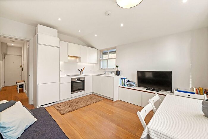 1 Bedroom Flat For Sale In Collingbourne Road, London, W12