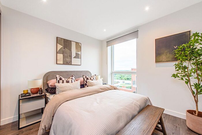 3 Bedroom Flat To Rent In The Watermint, Hendon, London, NW9