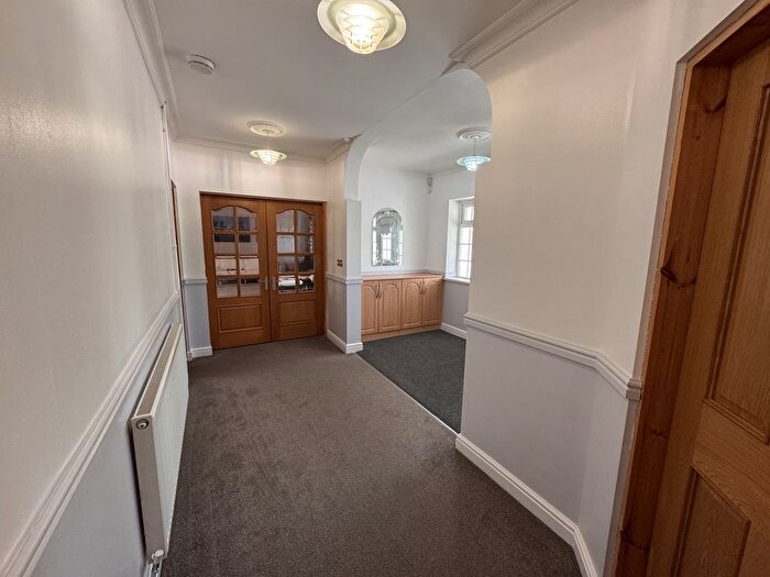 8 Bedroom Detached Bungalow For Sale In Downing Drive, Leicester, LE5