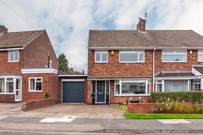 3 Bedroom Semi-Detached House For Sale In Thorntree Drive, Whitley Bay, NE25