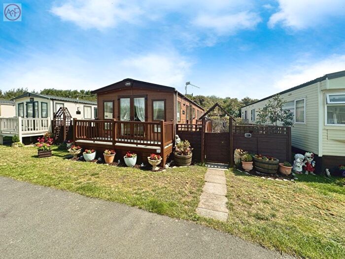 2 Bedroom Chalet For Sale In Berrow Road, Burnham-On-Sea, TA8