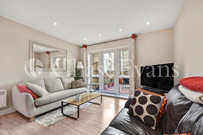 2 Bedroom Flat To Rent In St Davids Square, Isle Of Dogs, London, E14