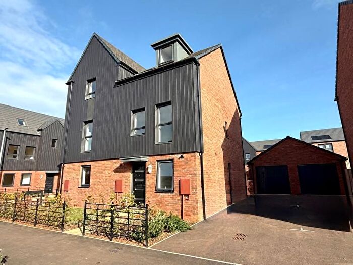 3 Bedroom Semi-Detached House To Rent In Hutchinson Road, Yate, Bristol, BS37