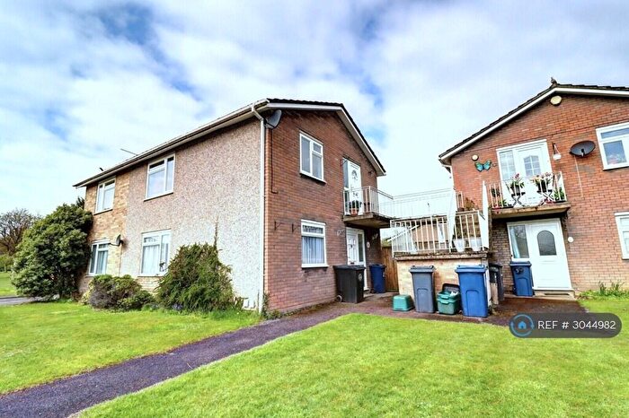 3 Bedroom Maisonette To Rent In Hawthorn Crescent, High Wycombe, HP15