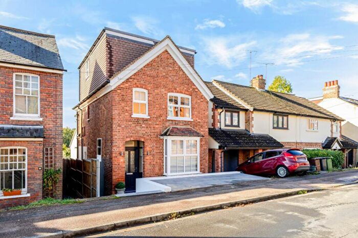 3 Bedroom Detached House For Sale In Salisbury Road, Harpenden, Hertfordshire, AL5