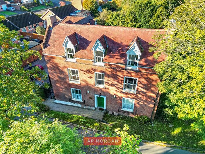 2 Bedroom Flat For Sale In Hole Lane, Northfield, Birmingham, West Midlands, B31