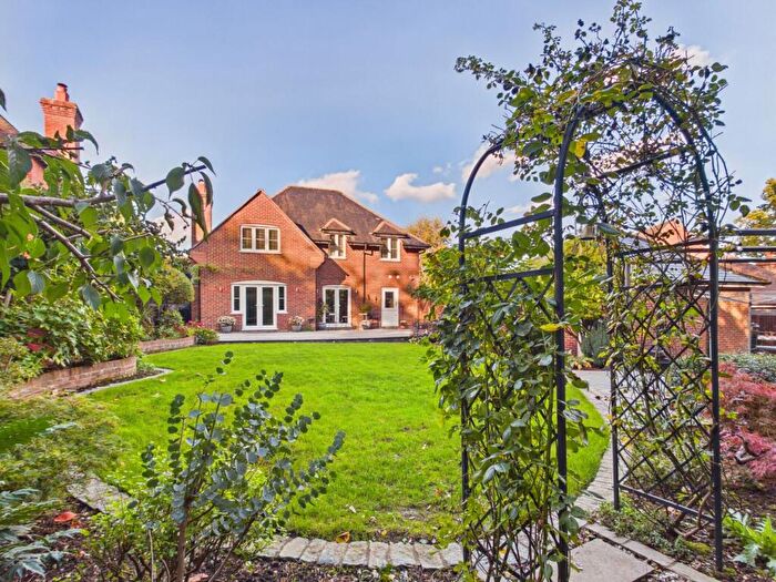 4 Bedroom Detached House For Sale In Hill Place, Bursledon, Southampton, SO31
