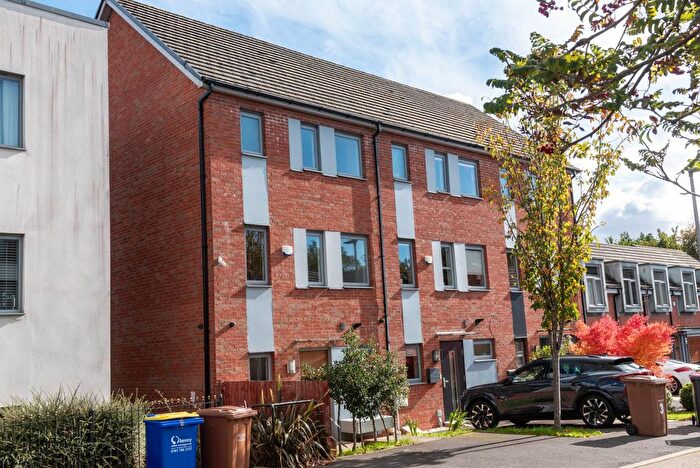4 Bedroom Town House To Rent In Dickens Close, Salford, M7