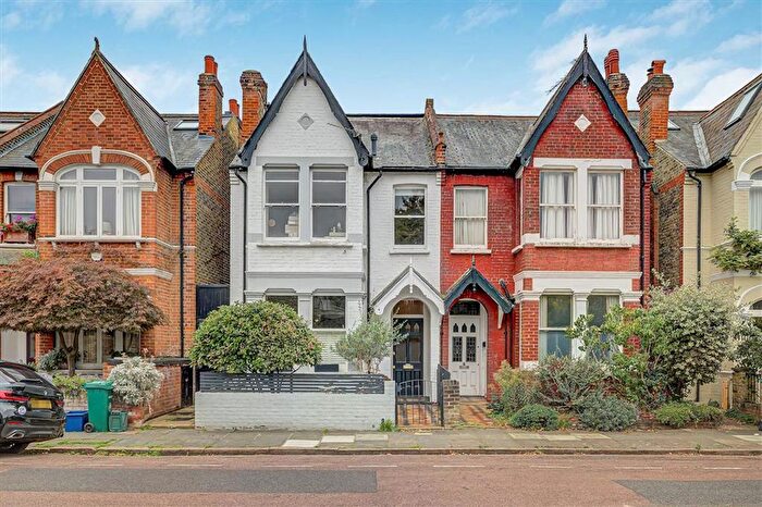 1 Bedroom Flat For Sale In Beverley Gardens, Barnes, SW13