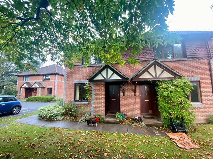 1 Bedroom End Of Terrace House To Rent In Woking, GU22