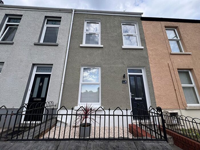 2 Bedroom Property To Rent In Elliston Terrace, Carmarthen, Carmarthenshire, SA31
