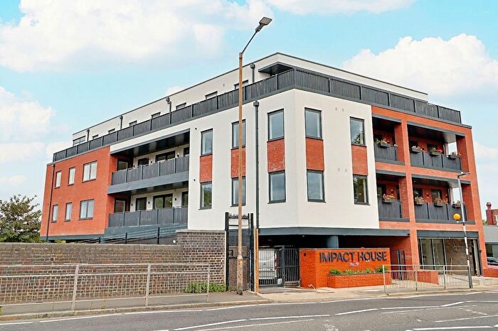 2 Bedroom Flat To Rent In High Road, Chigwell, IG7