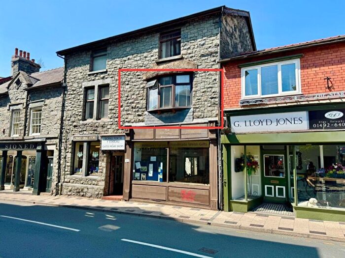 1 Bedroom Flat For Sale In Ancaster Square, Llanrwst, LL26