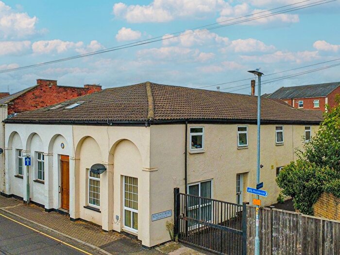 2 Bedroom Flat To Rent In South Street, Taunton, TA1