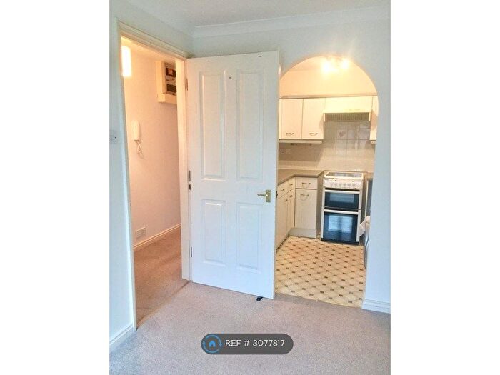 2 Bedroom Flat To Rent In Earlsfield, London, SW17