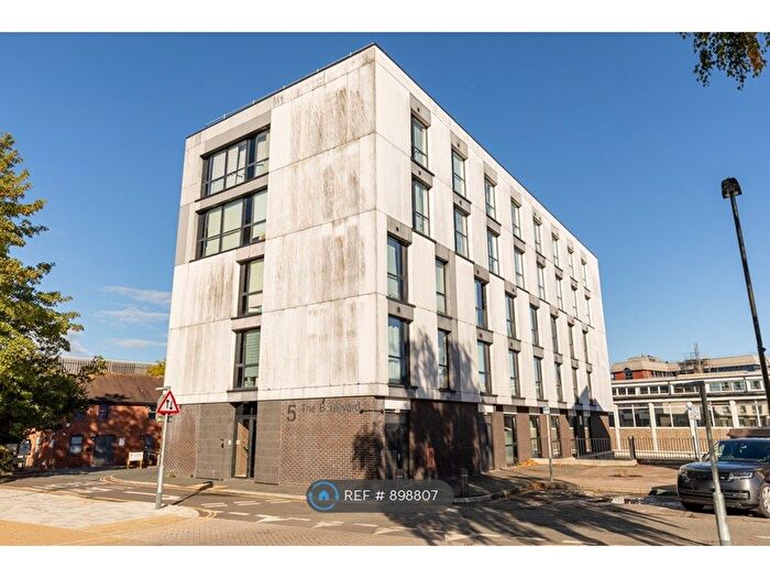 2 Bedroom Flat To Rent In The Boulevard, Crawley, RH10
