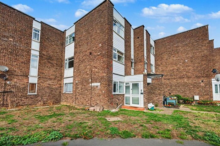2 Bedroom Maisonette To Rent In Waveney Drive, Chelmsford, CM1
