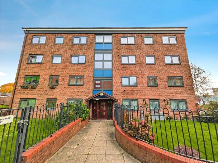 3 Bedroom Flat For Sale In Cannock Road, Wolverhampton, West Midlands, WV10