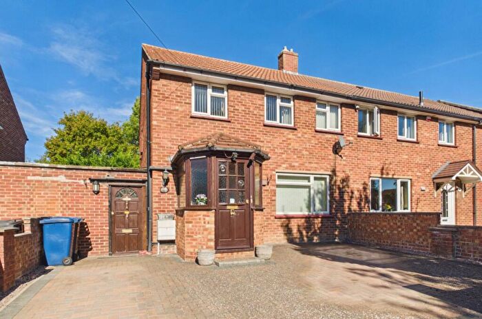 3 Bedroom Semi-Detached House For Sale In Thorleye Road, Cambridge, Cambridgeshire, CB5