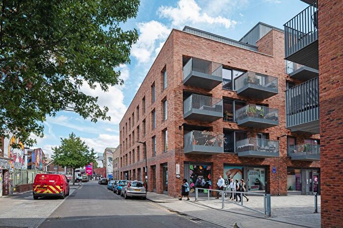 2 Bedroom Flat For Sale In Wallis Road, Hackney, London, E9