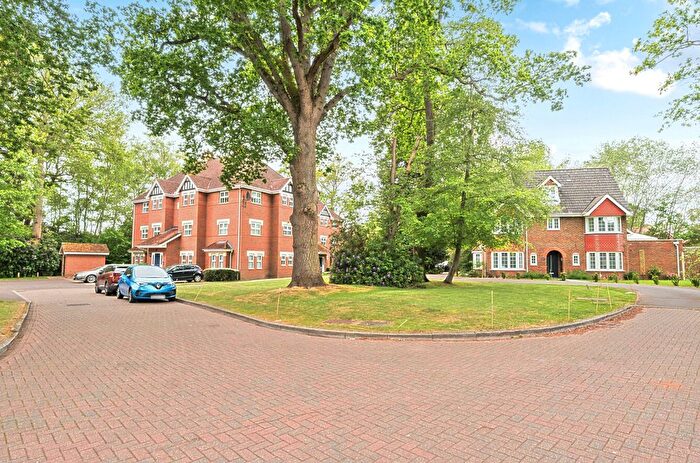 2 Bedroom Flat For Sale In Kintbury Close, Fleet, Hampshire, GU51