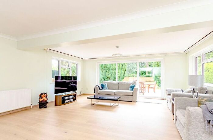 5 Bedroom Detached House For Sale In Mark Way, Godalming, GU7