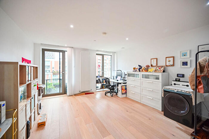 1 Bedroom Flat For Sale In Schooner Road, Silvertown, London, E16