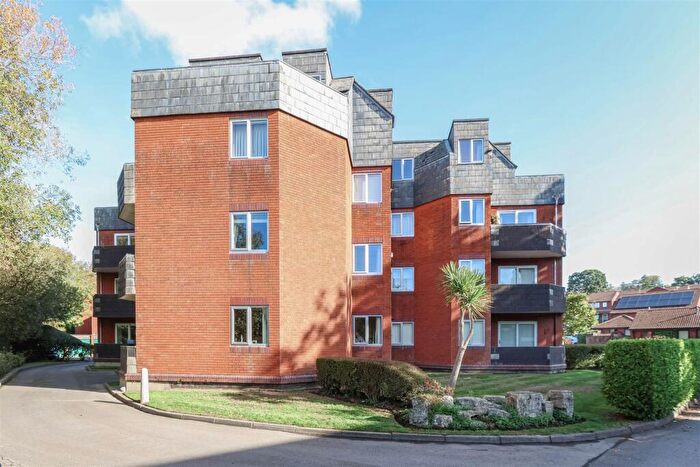 2 Bedroom Apartment For Sale In Allenview Road, Wimborne, BH21