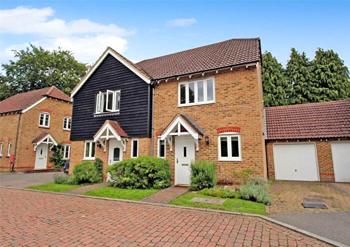 3 Bedroom Semi-Detached House For Sale In Red Bushes Close, Medstead, Alton, Hampshire, GU34