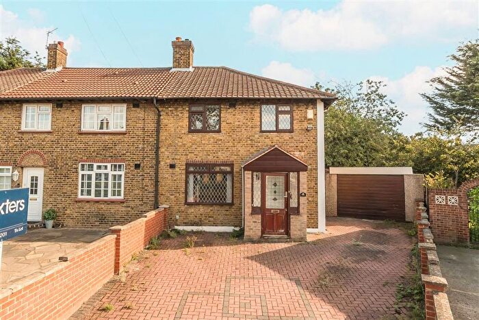 3 Bedroom Flat To Rent In Farnaby Road, Eltham, SE9