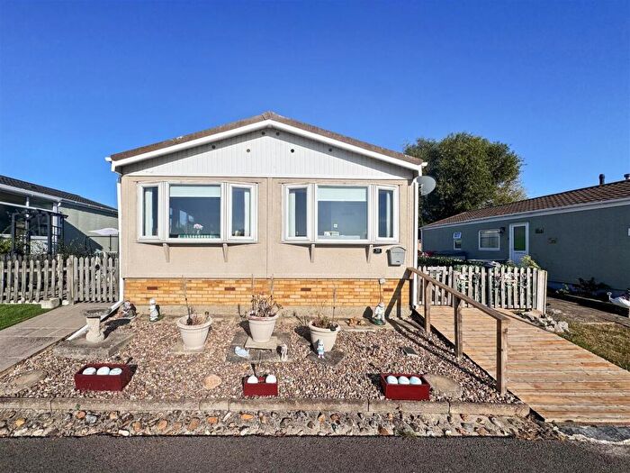 2 Bedroom Park Home For Sale In Applegarth Park, Seasalter, Whitstable, CT5