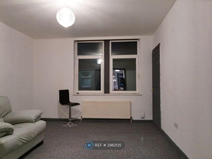 2 Bedroom Flat To Rent In Briercliffe Road, Burnley, BB10