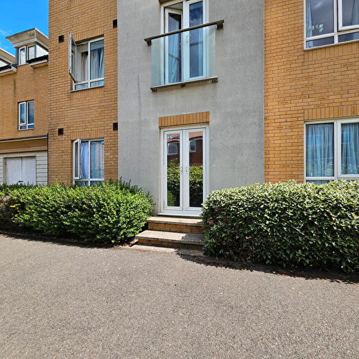 2 Bedroom Flat For Sale In Observatory Way, Ramsgate, CT12