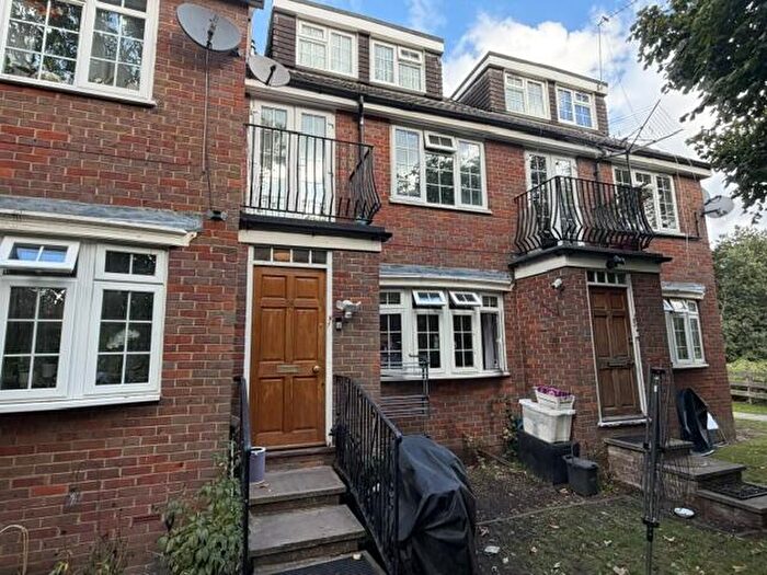 1 Bedroom Maisonette To Rent In Bramble Close, Stanmore, HA7