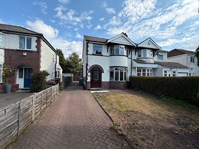 3 Bedroom Semi-Detached House To Rent In Birmingham New Road, Lanesfield, Wolverhampton, WV4