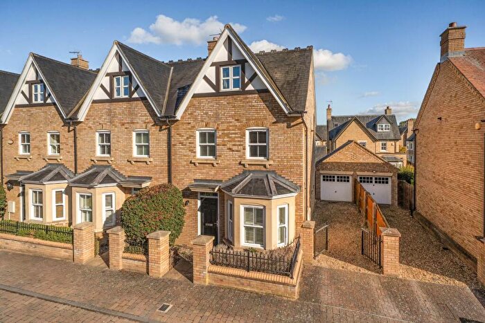 4 Bedroom Semi-Detached House For Sale In Stephenson Walk, Faifield, Hitchin, SG5