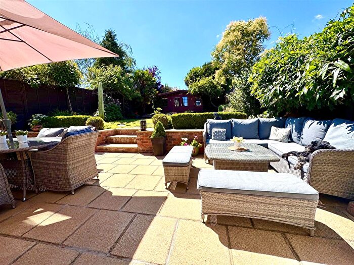 4 Bedroom Semi-Detached House For Sale In Hillingdon Road, Barnehurst, DA7