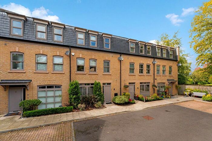 4 Bedroom Town House For Sale In Lynton Lane, Alderley Edge, SK9