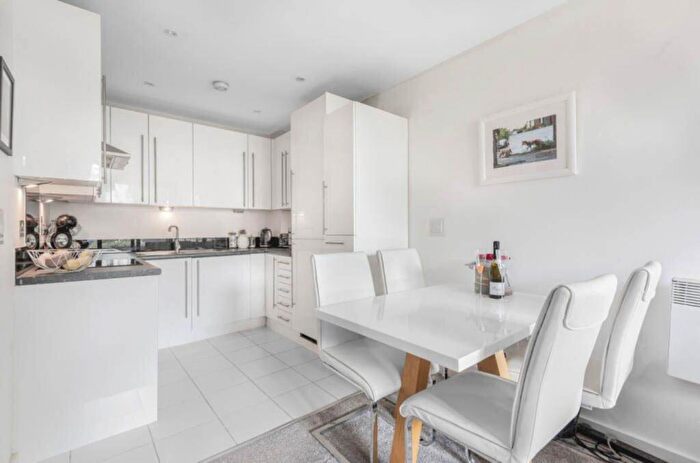 1 Bedroom Flat To Rent In Hallsville Road, Canning Town, London, E16