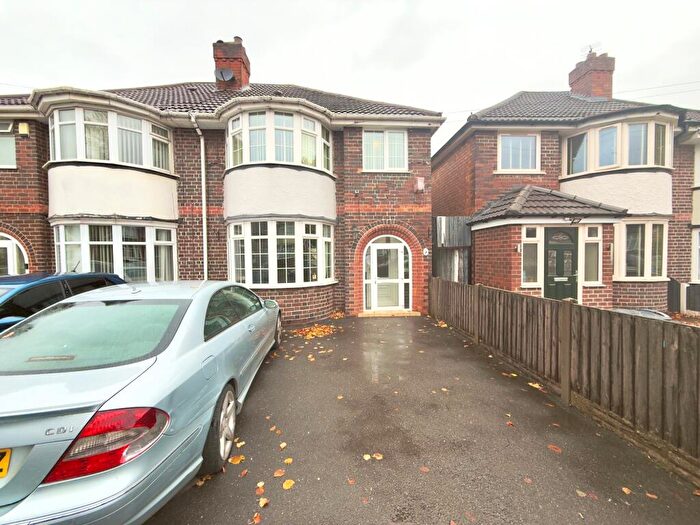 3 Bedroom Semi-Detached House To Rent In Wyndhurst Road, Stechford, B33