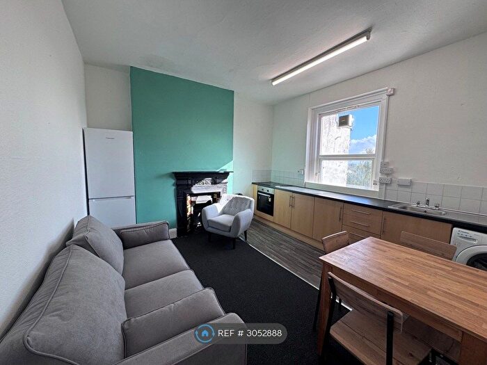 3 Bedroom Flat To Rent In Harcourt Road, Bristol, BS6