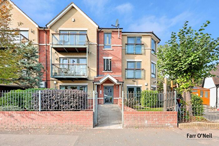 2 Bedroom Flat For Sale In Buckhurst Way, Buckhurst Hill, IG9