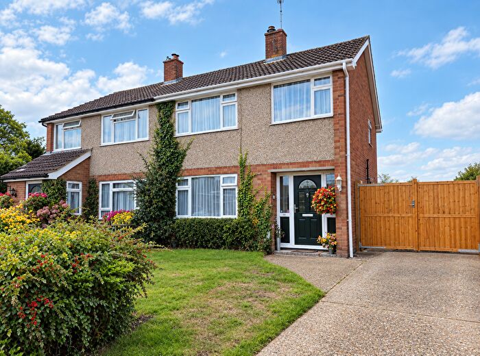 3 Bedroom Semi-Detached House For Sale In Kibblewhite Crescent, Twyford, Reading, Berkshire, RG10