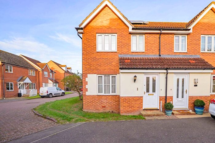 3 Bedroom Semi-Detached House For Sale In Franklin Way, Spilsby, PE23