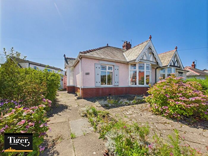 2 Bedroom Semi-Detached Bungalow For Sale In Hawes Side Lane, Blackpool, FY4