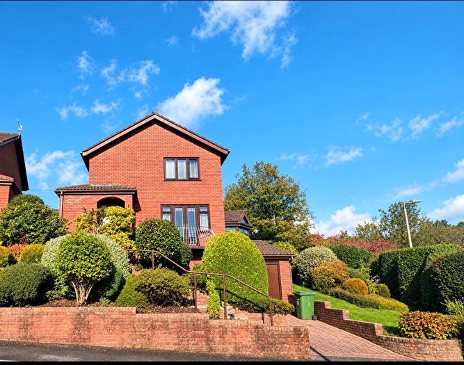 3 Bedroom Detached House For Sale In Beechwood Close, Newbridge, NP11