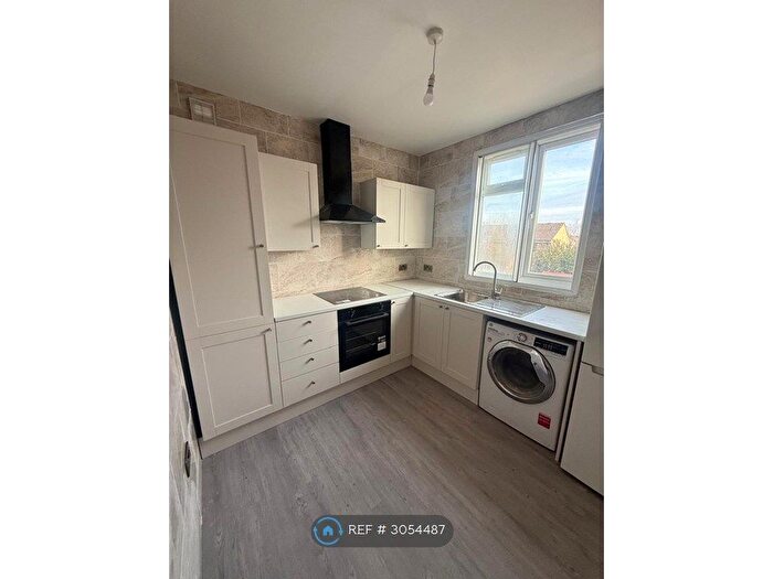 2 Bedroom Flat To Rent In Staines Road, Hounslow, TW4