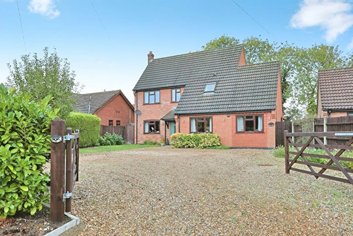 4 Bedroom Detached House For Sale In Long Stratton Road, Forncett St. Peter, Norwich, NR16